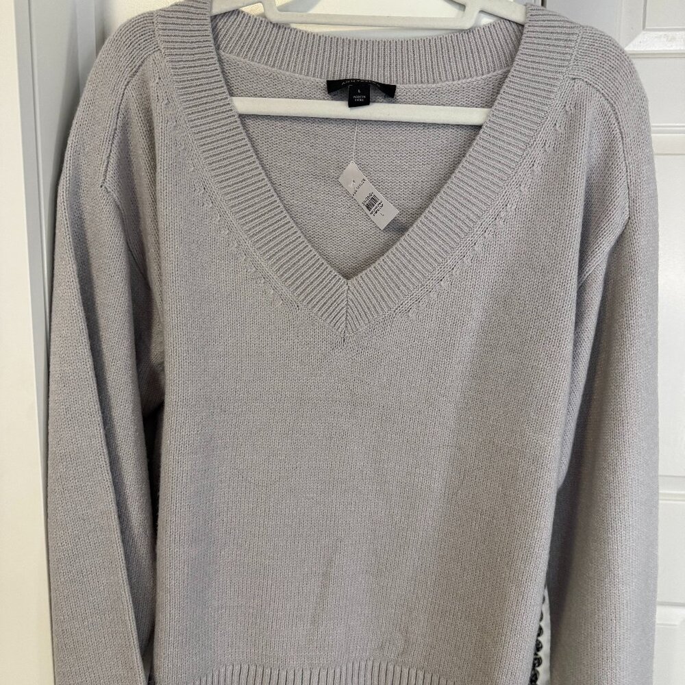 Ann Taylor Lilac Purple V-Neck Sweater - Size L - NWT